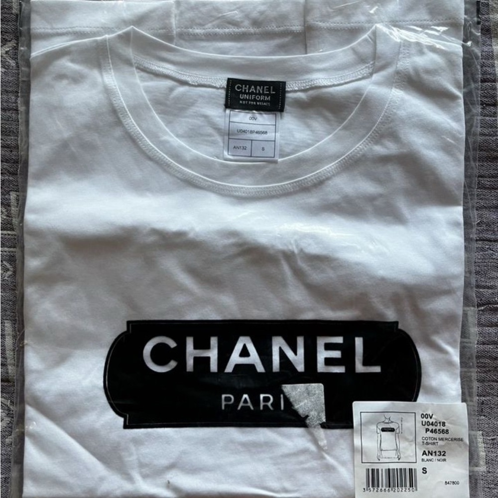 CHANEL UNIFORM S White t-  Shirt